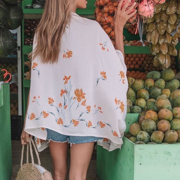 Gentle Fawn Accessories - GENTLE FAWN TRANQUIL ORANGE FLORAL KIMONO NEW WITH TAGS ✨